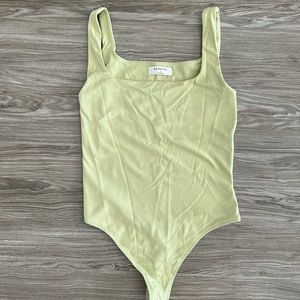 Aritzia Babaton bodysuit in pistachio size S